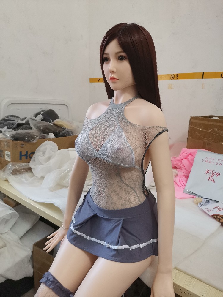 赤天使全硅胶1.63米，植发，身材很好，带下ti夹吸触摸发音功能，原价6000多，2200邮自理！