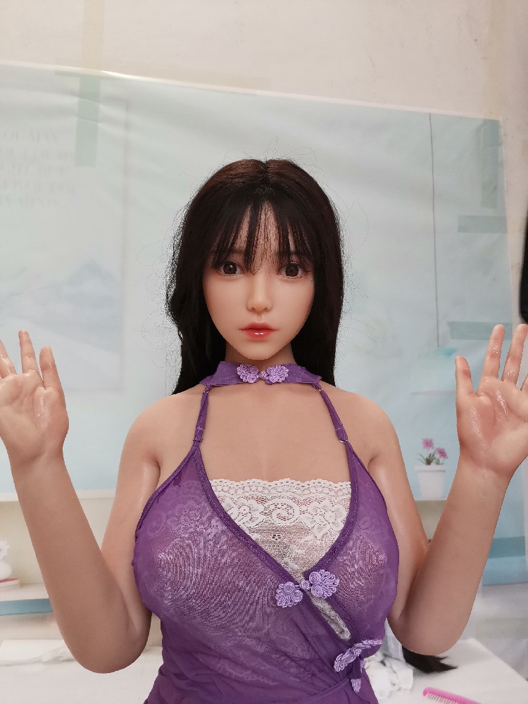 潮影全硅胶进口纳米皮纹加软硅胶1.59米，软硅胶头植发带活动下巴口腔舌头，带下ti夹吸语音功能，带指骨，原价20000多，全身特别软，柔软度秒杀市面上百分之九十九全硅胶，九月份刚买，成色新，5900邮自理！