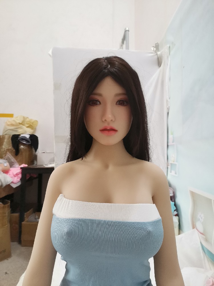 （BA718）  1.57米，硅胶头，带语音功能，胳膊关节有点松，790邮自理！